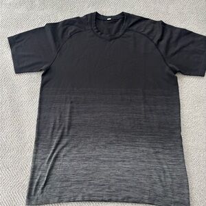 lululemon athletica Black/Gray Ombré Short Sleeve Tee